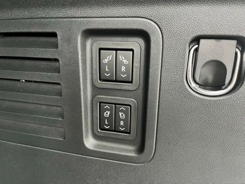 Used 2024 Chevrolet Traverse RS AWD/4WD image 9