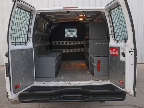 Used 2010 Ford E-350 and Econoline 350 Extended Super Duty image 9