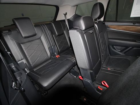 Used 2025 Volkswagen Atlas SE image 20