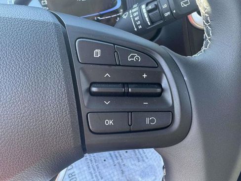 Used 2025 Hyundai Venue SEL image 16