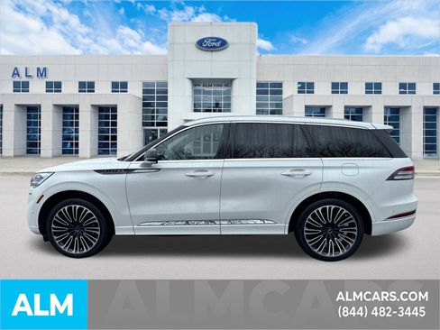 Used 2023 Lincoln Aviator Black Label w/ Class IV Trailer Tow Package image 10