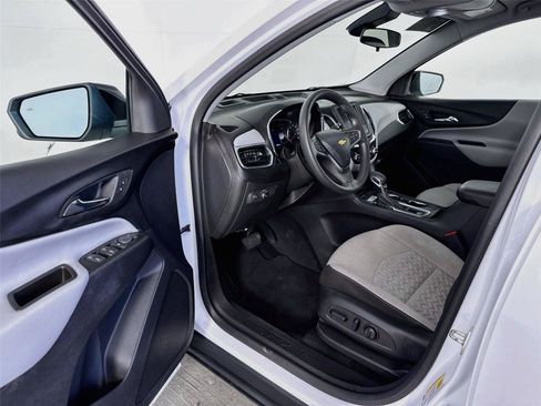 Used 2023 Chevrolet Equinox LS w/ LS Convenience Package AWD/4WD image 3
