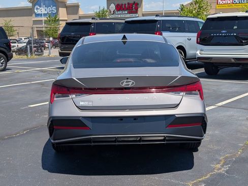 Used 2024 Hyundai Elantra SEL w/ Convenience Package FWD image 8