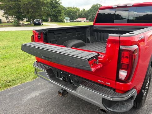 Used 2022 GMC Sierra 2500 SLE w/ SLE Value Package; image 6