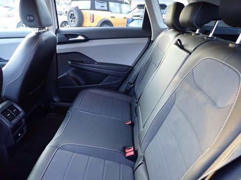 Used 2022 Volkswagen Taos SE image 17