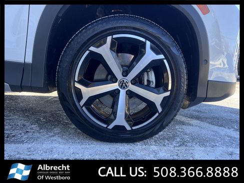 Used 2025 Volkswagen Tiguan SE image 35