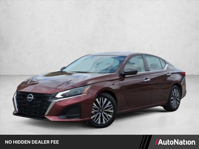 Used 2024 Nissan Altima 2.5 SV FWD image 1