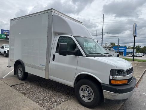 New 2025 Chevrolet Express 3500 RWD image 3