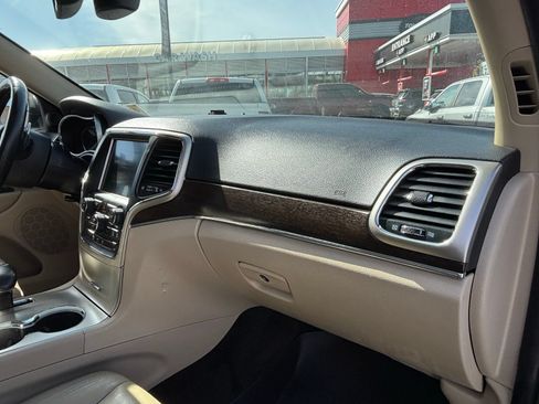 Used 2015 Jeep Grand Cherokee Limited w/ Trailer Tow Group IV AWD/4WD image 26