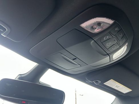 Used 2025 Chrysler Voyager LX image 27