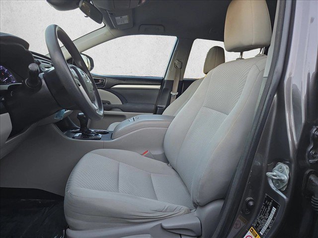 Used 2018 Toyota Highlander LE FWD image 15