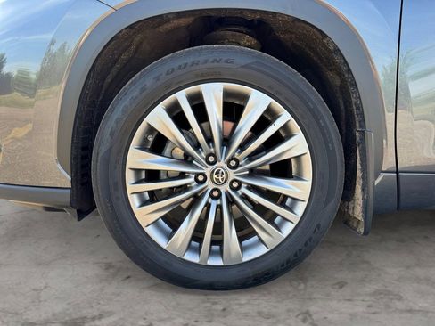 Certified 2020 Toyota Highlander Platinum AWD/4WD image 9