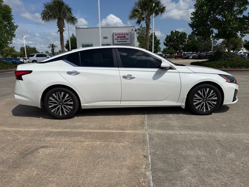 Used 2023 Nissan Altima 2.5 SV FWD image 6