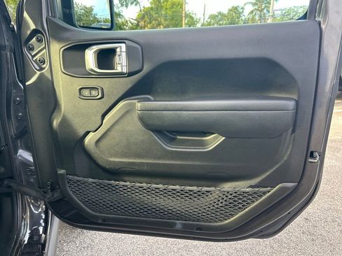 Used 2024 Jeep Wrangler Unlimited Rubicon AWD/4WD image 27