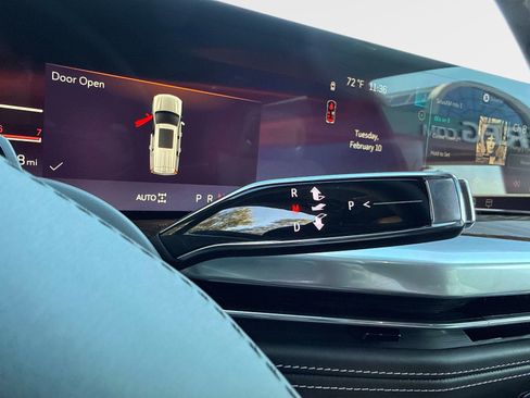 Used 2026 Cadillac Escalade Platinum Sport image 60