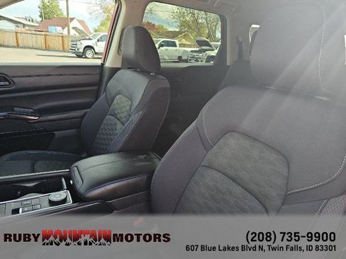 Used 2024 Nissan Pathfinder SV w/ Cargo Package image 12