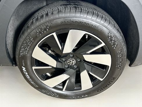 Used 2025 Volkswagen Atlas Cross Sport SE FWD image 11
