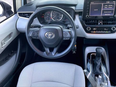 Used 2022 Toyota Corolla LE image 6