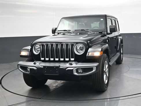 Used 2022 Jeep Wrangler Unlimited Sahara w/ Dual Top Group image 9