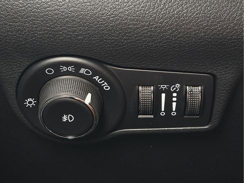 New 2026 Jeep Compass Limited image 17