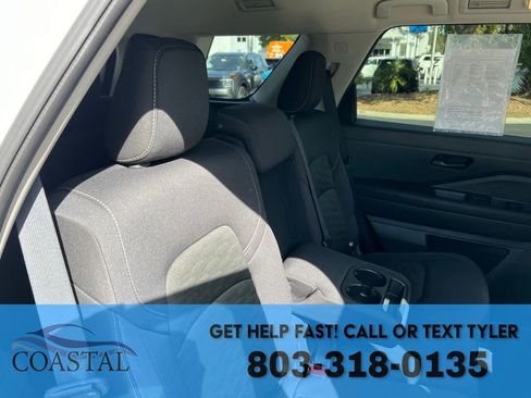 Used 2024 Nissan Pathfinder SV image 21