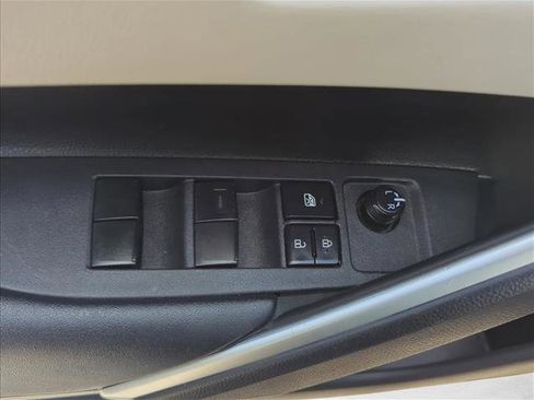 Used 2024 Toyota Corolla Cross L FWD image 11