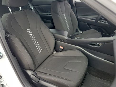 Certified 2025 Hyundai Elantra Sport image 17