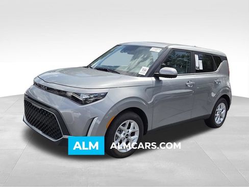 Used 2025 Kia Soul LX FWD image 1
