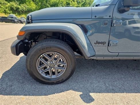New 2025 Jeep Gladiator Sport image 8