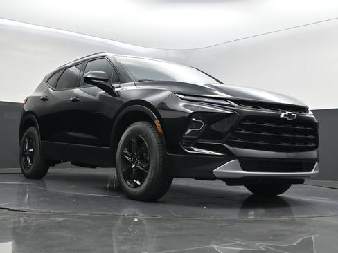 New 2026 Chevrolet Blazer LT w/ Convenience Package AWD/4WD image 38