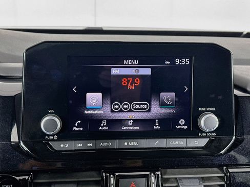 Used 2025 Nissan Pathfinder SV FWD image 19