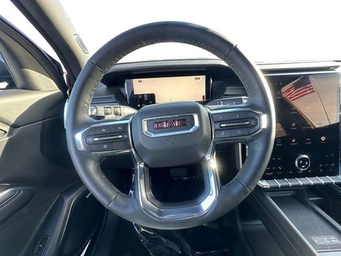 Used 2025 GMC Acadia Elevation image 12