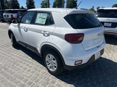 New 2026 Hyundai Venue SE FWD image 3