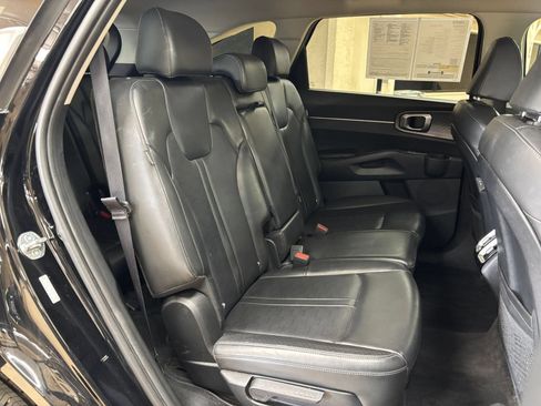 Used 2024 Kia Sorento S FWD image 28
