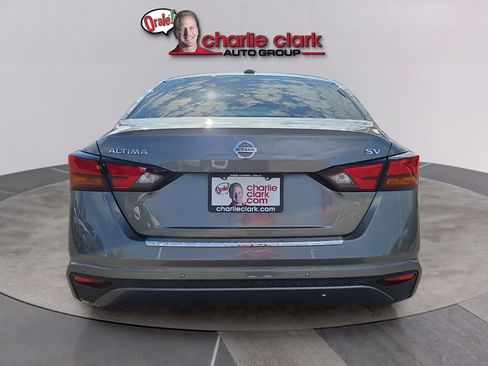 Used 2022 Nissan Altima 2.5 SV FWD image 4