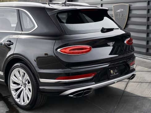 Used 2023 Bentley Bentayga Extended Wheelbase image 11
