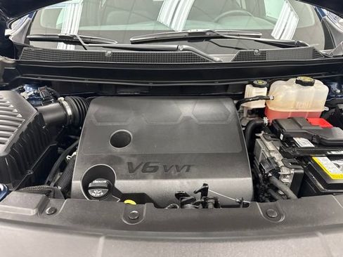 Used 2023 Chevrolet Traverse LT FWD image 39