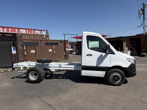 Used 2023 Mercedes-Benz Sprinter 3500 image 2