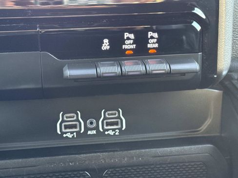 Used 2025 RAM 1500 Laramie AWD/4WD image 30