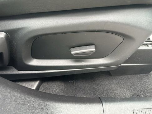 Used 2021 Ford Explorer XLT image 15