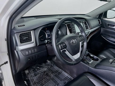 Used 2019 Toyota Highlander XLE AWD/4WD image 8