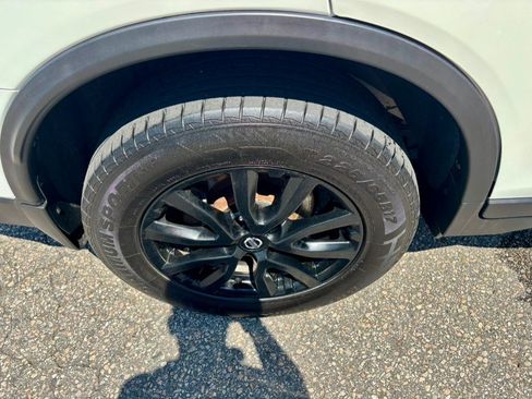 Used 2018 Nissan Rogue SV AWD/4WD image 36