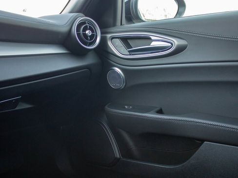 Used 2025 Alfa Romeo Giulia Base image 19