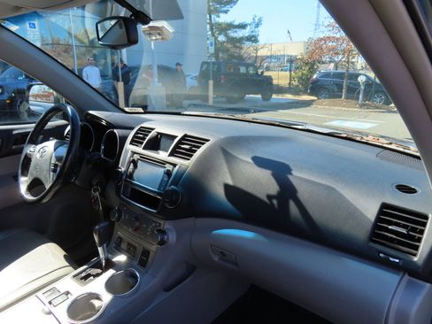 Used 2013 Toyota Highlander SE image 14