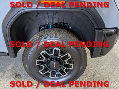 Used 2024 GMC Sierra 2500 AT4X AWD/4WD image 15