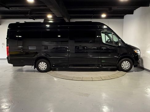 Used 2022 Mercedes-Benz Sprinter 3500 image 9