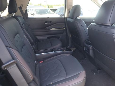 New 2026 Nissan Pathfinder Platinum AWD/4WD image 23