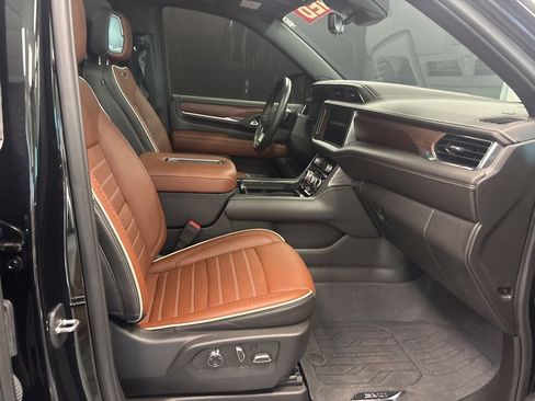 Used 2023 GMC Yukon XL Denali Ultimate w/ LPO, Floor Liner Package image 15