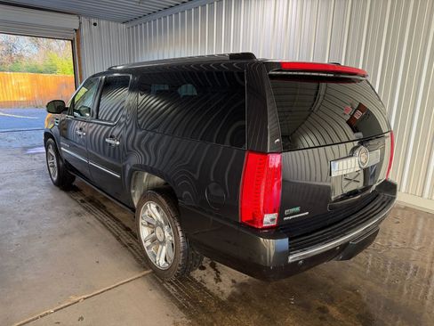 Used 2011 Cadillac Escalade ESV Platinum image 2