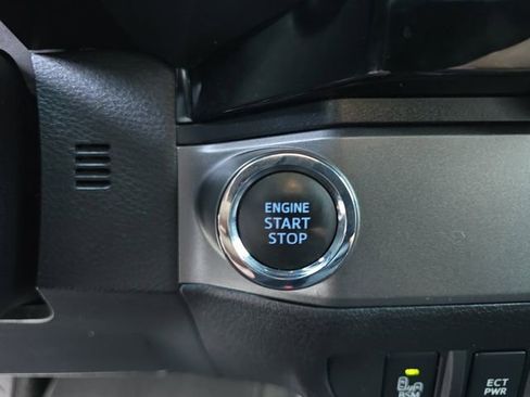 Used 2018 Toyota Tacoma TRD Off-Road w/ Technology Package image 29